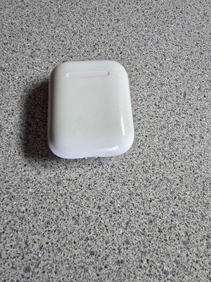 AirPod 2nd Gen Charging Case Only Used Good Condition *no Charger/no Pods*
