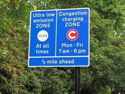 Foto A3 Schild für London Ultra Low Emission Zone Westminster Im Ultr C2019