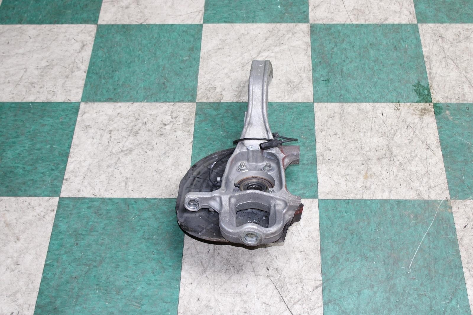 Maserati Quattroporte 2014-2020 Front Left Steering wheel hub