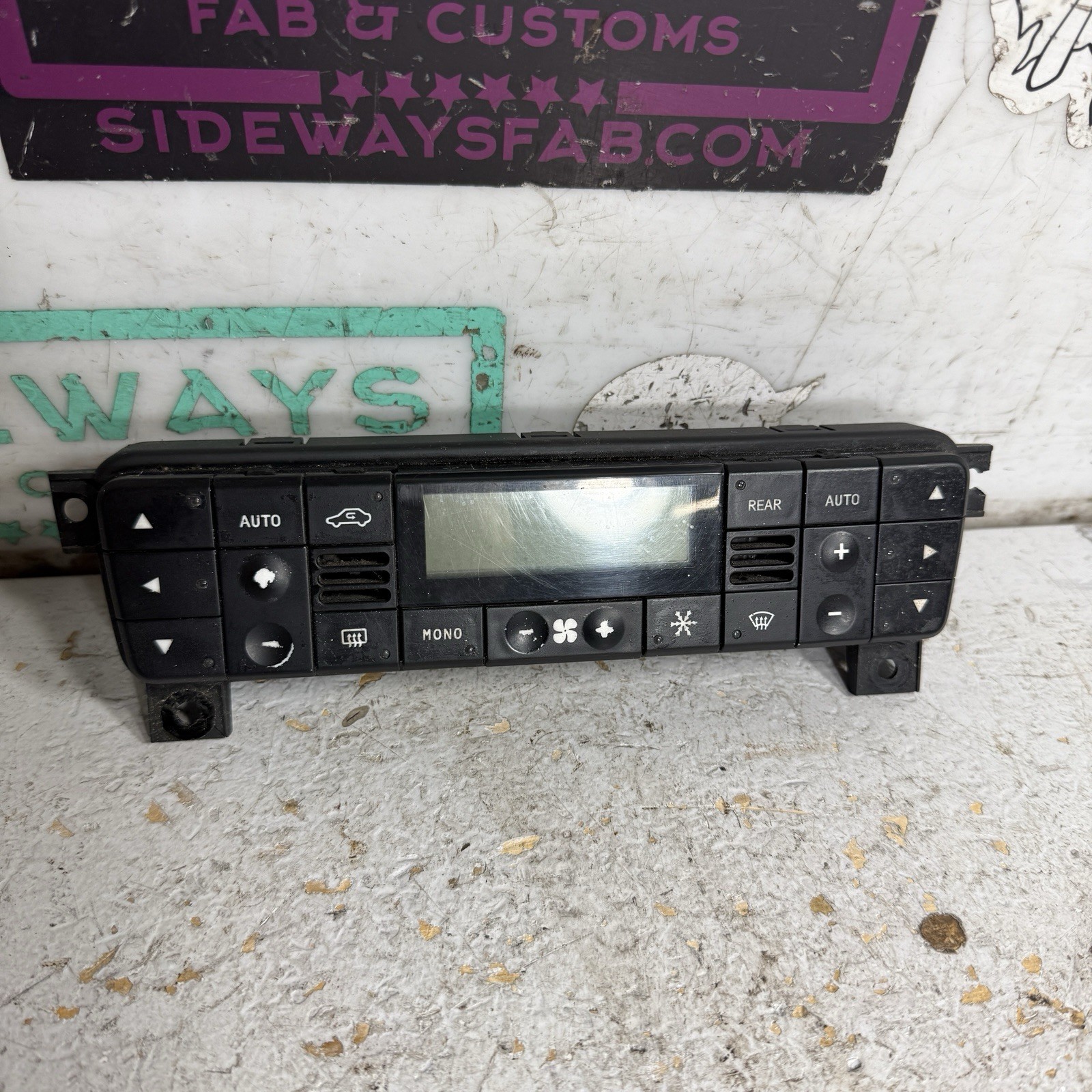 03-08 Maserati Quattroporte Climate Control Head Unit Switch Panel M139