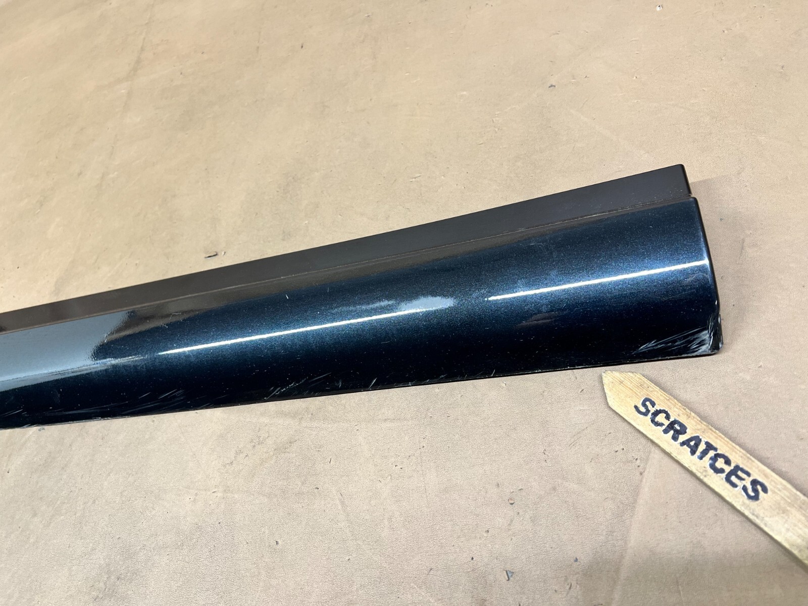 2017-2020 MASERATI LEVANTE FRONT LEFT SIDE EXTERIOR DOOR LOWER MOLDING TRIM OEM