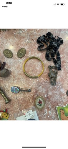 Lot Of Mixed Vintage Brooches , Fridge Magnet, Patches , Sequin Bag ,earrings - Picture 8 of 11