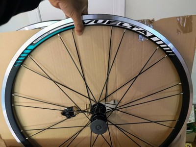 vuelta zerolite 700c