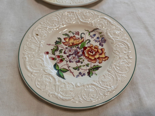 BOGNOR Wedgwood Patrician Plates Made in England Set of 2 plates 8 1/4 ANTIQUE - Picture 2 of 10