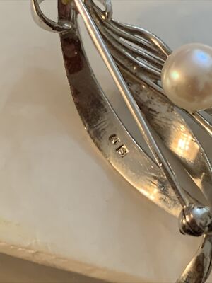 Mikimoto Silver Five パール Wave Leaf ブローチ Mikimoto Silver Five パール Wave Leaf ブローチ（玄関先迄納品