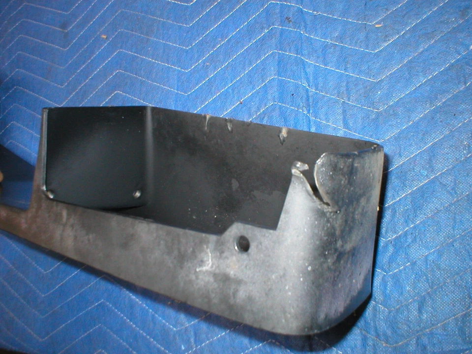 Camaro Z-28 RS IROC 1985-92 parachoques delantero rejilla inserción negro oro letra GM OEM Foto 4 de 4