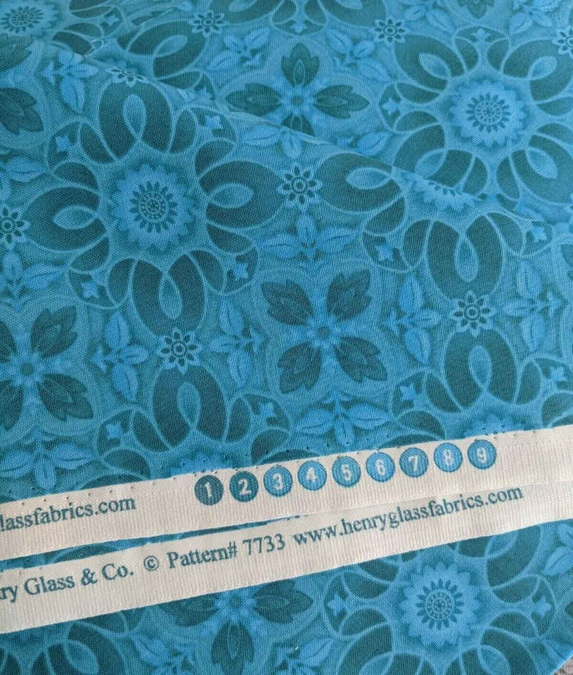 Henry glass "Vogue" by Lizzie B Cre8tive, Blue, 25" x44" - Image 3 of 4