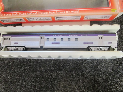 HO Scale Atlantic Coast Line Streamline Baggage/RPO Car #265 by IHC (S3) - Picture 2 of 2
