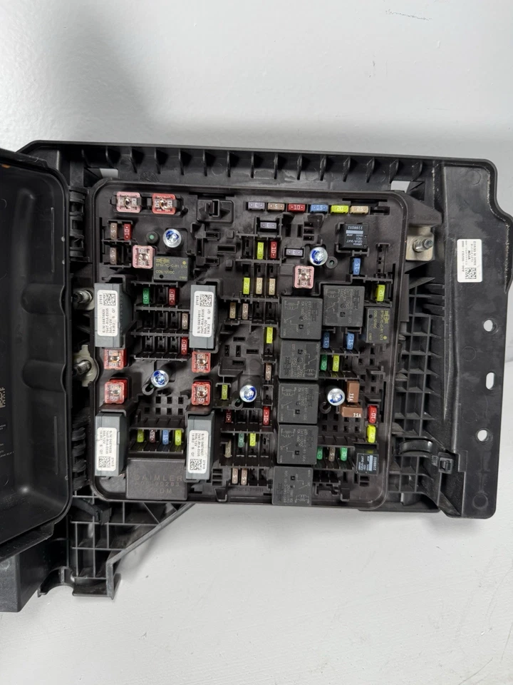 Módulo de distribución de energía Freightliner DISTR VPDM CAJA DE FUSIBLES - A06-90283-000 Foto 3 de 4