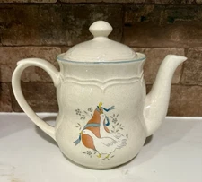 Vintage International China Teapot With Lid 8868TP Marmalade Geese 1 1/2 Quart