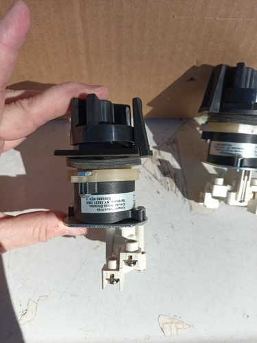 Crouse-Hinds N2SW11211 Selector Switch - Picture 5 of 11