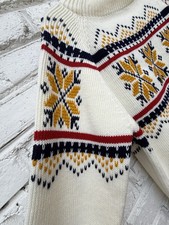 Vintage 70s Royal Knight geometric Nordic snowflake patten. Ski sweater Medium