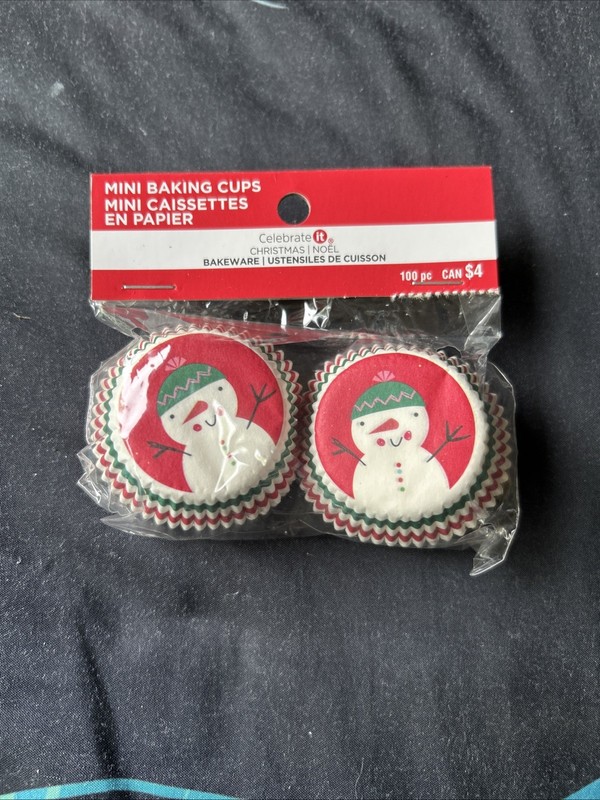 VINTAGE Sealed in Pkg 100 Pc Mini Paper Baking Cups Of Snowmen 2” Wide