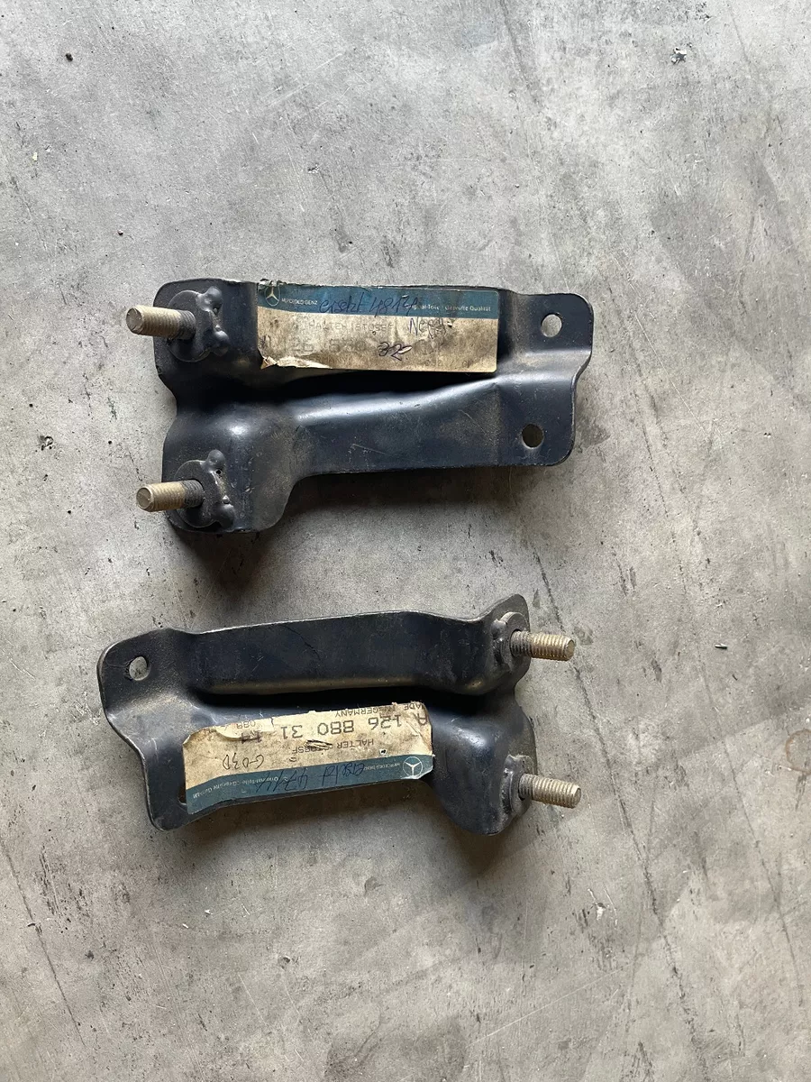 NEU NOS Mercedes W126 C126 Stossfaenger AHK Halter L+R Rear Bumper 