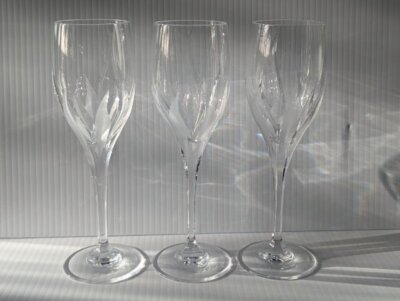 Mikasa Crystal Wine Glass FLAME D'AMORE 8.25  H. Set Of 3 EC 6 OZ