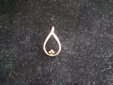 PENDENTIF DORE AVEC PIERRE BLEUE