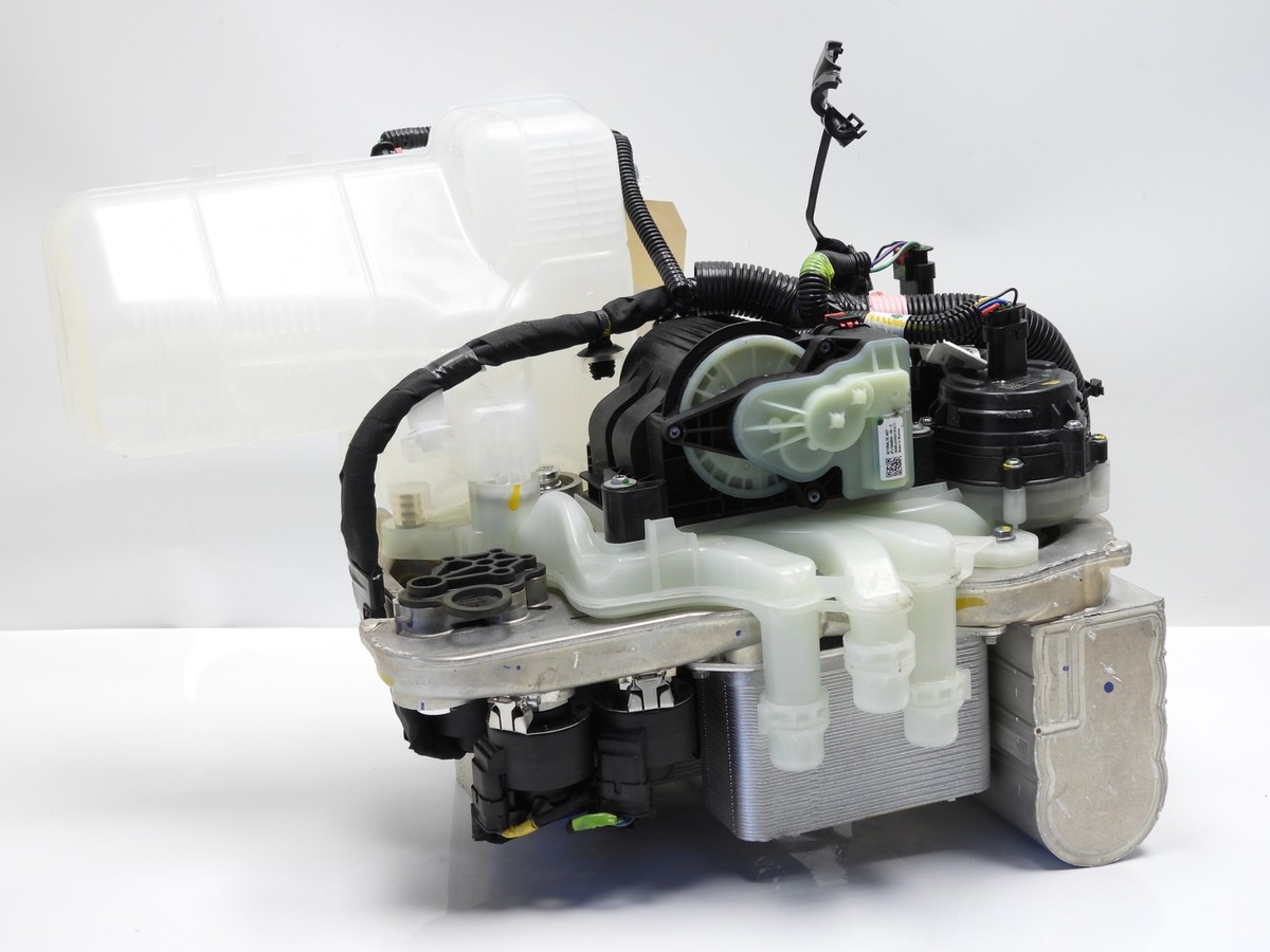 New Tesla 1752119-03-B Supermanifold Coolant Pump Reservoir 2021