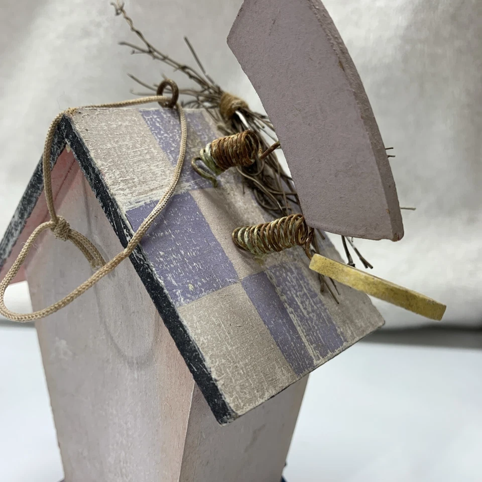 "Casa para colibríes de 5"" de alto, pátina rústica vintage, las aberturas son agujeros de 1""" Foto 4 de 4