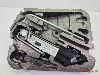 2011 Mini Cooper S R56 R57 R55 R58 R59 Lift Tire Jack w Oddments Tray 6778555