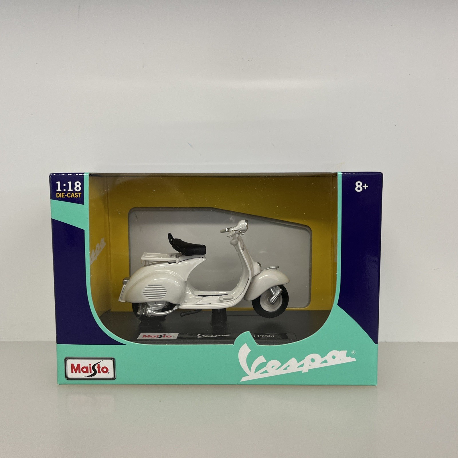 Maisto 1/18 Die-Cast Vespa - 150 (1956) - New in Box