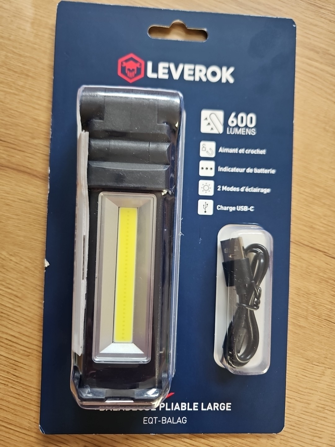 Baladeuse 600 lumens pliable aimantée rechargeable USB-C lampe de travail neuve