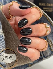 Red Aspen Press On Nails~Aurora's Black Tie Affair~Short~Almond~Shiny Nail Dash