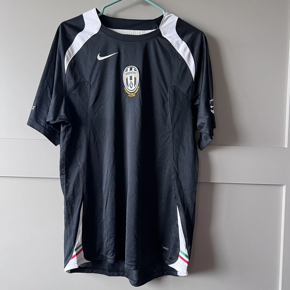 Preços baixos em Nike Juventus Preta Internacional Futebol Clube