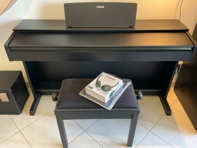 YAMAHA Digitalpiano ARIUS YDP143-B, schwarz matt mit Pianobank CH-45