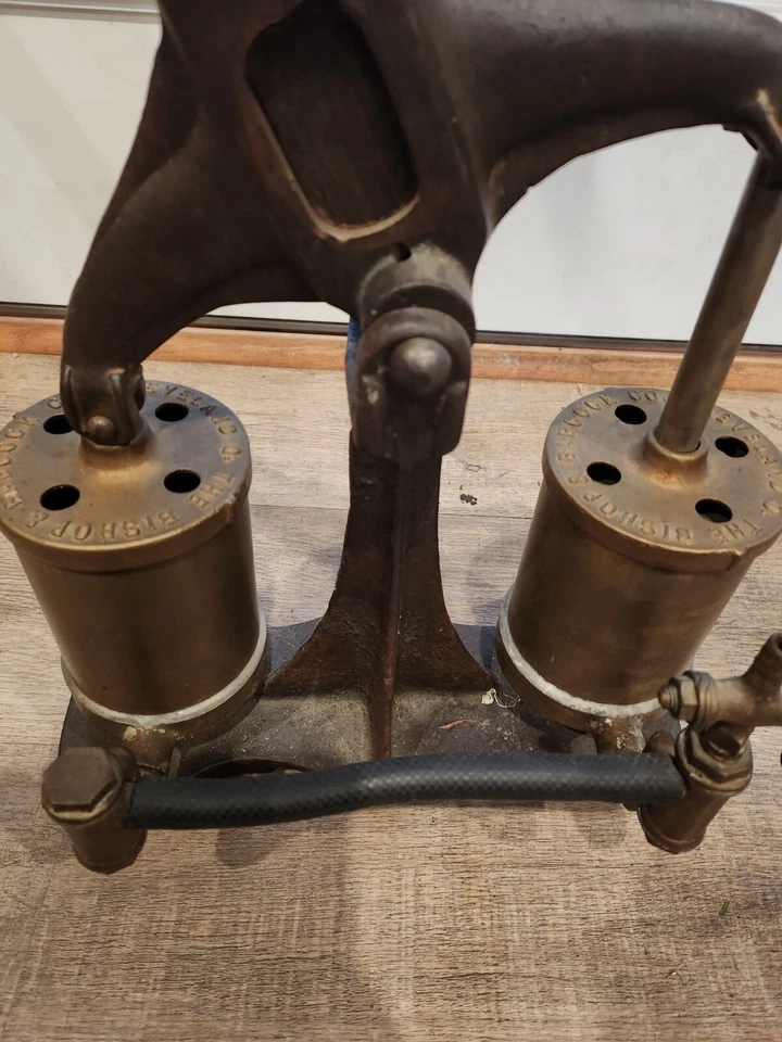 Antigua bomba de buceo de aguas poco profundas de 2 cilindros The Bishop & Babcock Co. Cleveland OH Foto 4 de 4