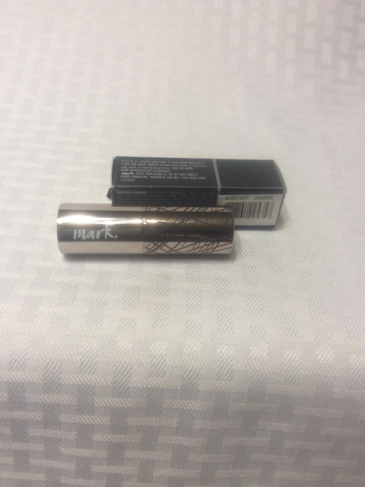 Lápiz labial mate a todo color AVON Mark LIPCLICK mezcla Foto 4 de 4