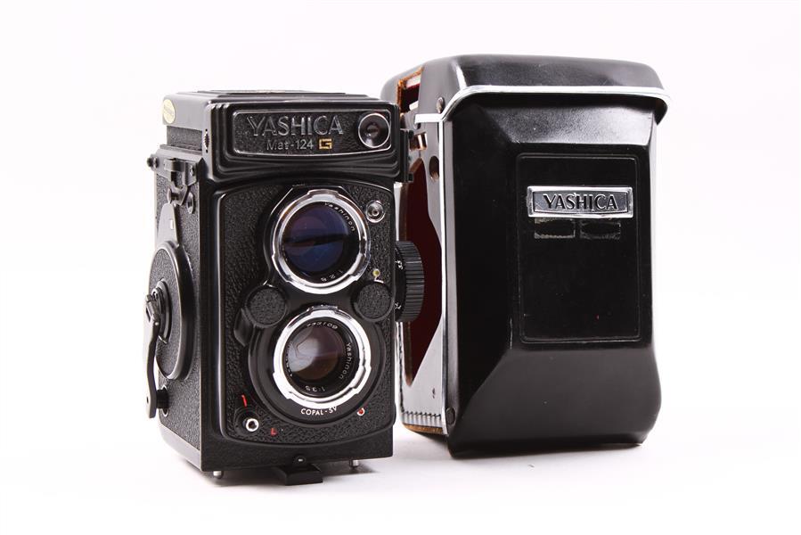 Used Yashica Mat-124 G TLR Camera with Yashinon 80mm f/3.5 Used Yashica Mat-124 G TLR Camera with Yashinon 80mm f/3.5