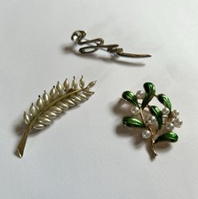 Collection Of Costume Brooches 3 Items Faux Pearl Enamel Silver Gold Tone