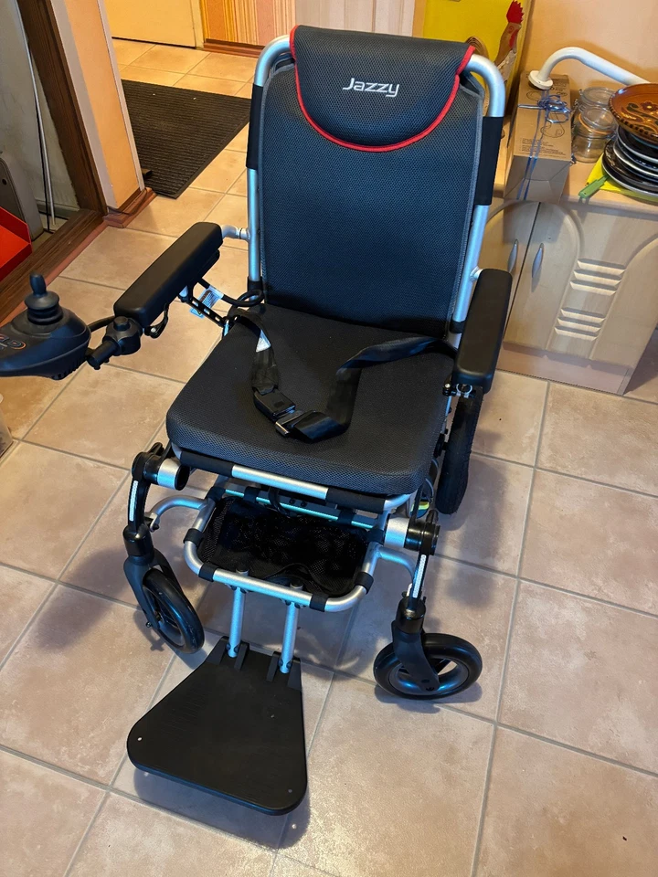 Elektrorollstuhl Jazzy Pride klappbar