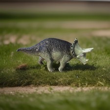 The Carnegie Safari LTD 1988 Triceratops Dinosaur Figure