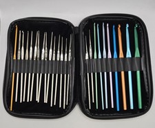 Set Of 25 BOYE Metal Crochet Hooks Pink Black Zippered Case