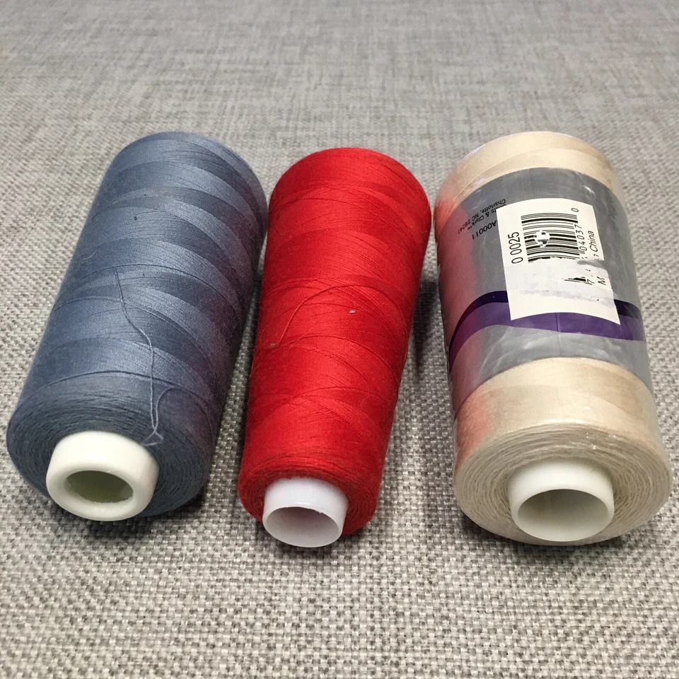 3 carretes grandes de hilo, azul claro, crema y rojo, 1 nuevo, 2 usado Foto 2 de 2