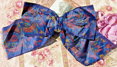 ANTIQUE SILK TAFFEATS RIBBON BOW decorated with Indian motifs 19th century