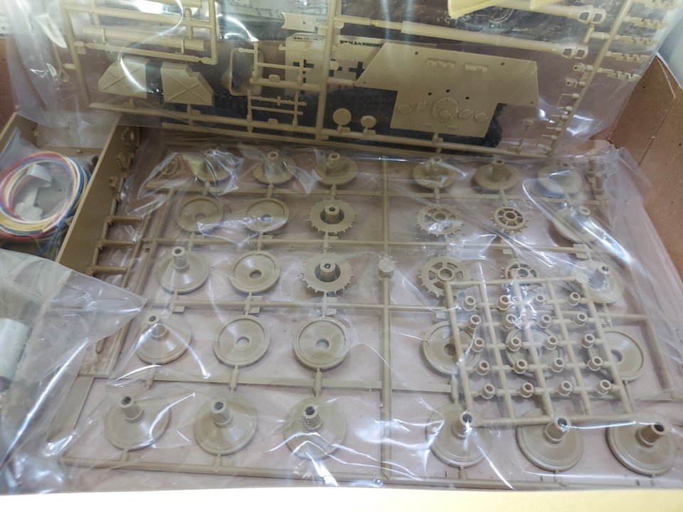 TAMIYA 1/35 scale Remote Control Tank Jagdpanzer Plastic model kit From