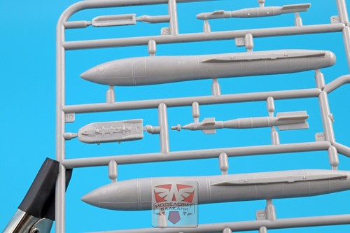 1/72 Modelsvit 72075 Mirage 2000D with SCALP EG missile Plastic model kit - Picture 10 of 16