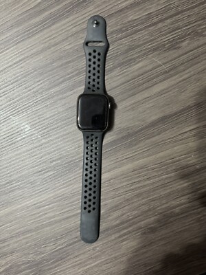 Apple Watch Series 5 Nike 40mm Space Gray Aluminum Case with Anthracite/Black...