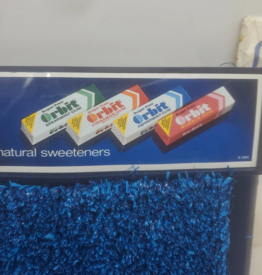 Estera de cambio de astroturf para exhibición de tienda de encimera de goma de mascar WRIGLEY'S. ORBIT Foto 4 de 4