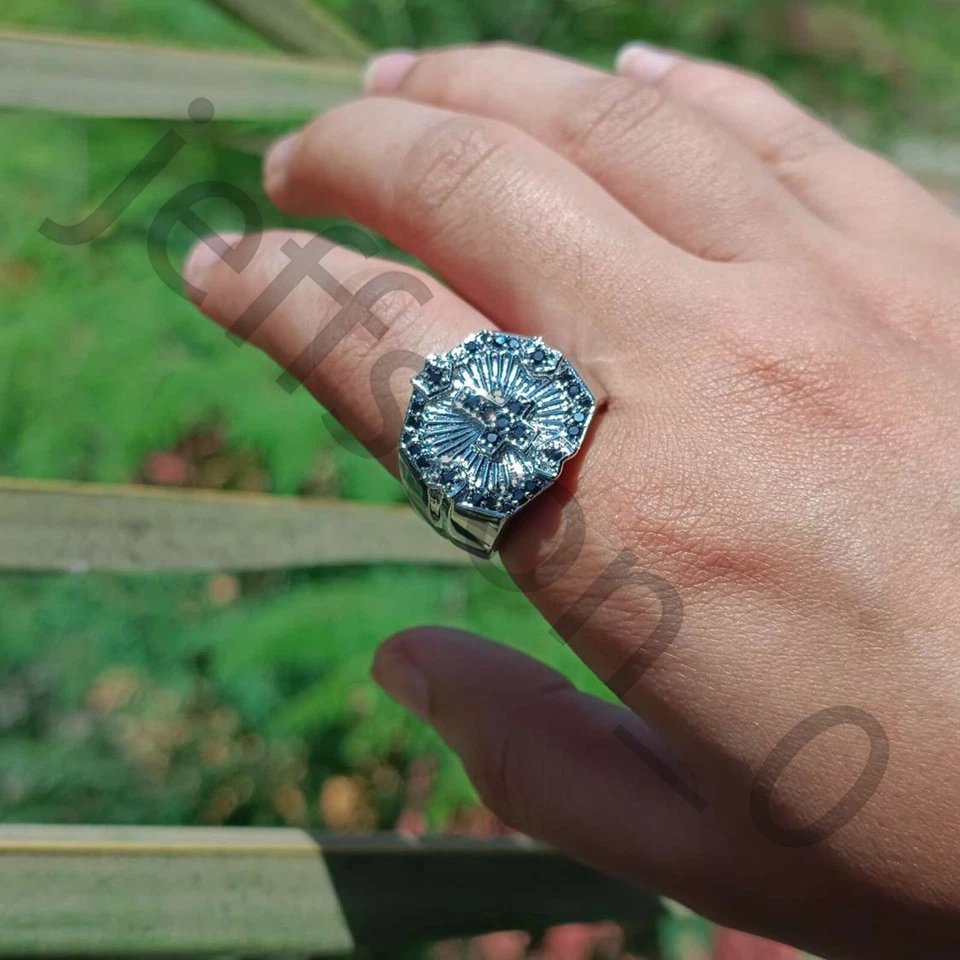 Alianza de boda de oro blanco de 14 k de espinela negra de 0,50 quilates sobre la Santa Cruz anillo para hombre Foto 4 de 4