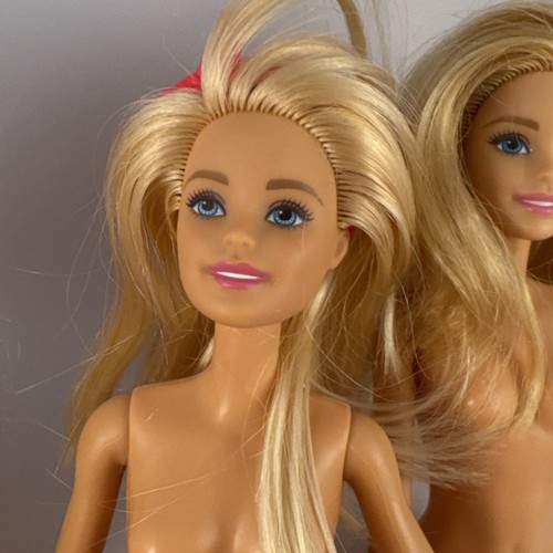 Juego de 3 Muñecas Barbie Desnudas Rubias Complexión de Luz Ojos Azules - Imagen 12 de 13