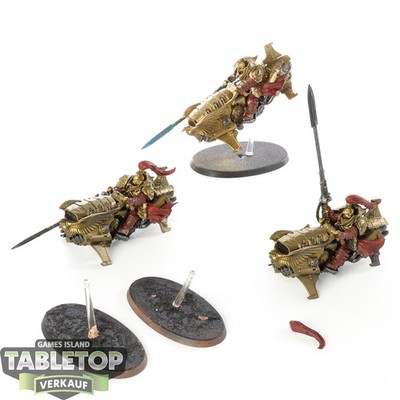 Adeptus Custodes - 3 Shield-Captain on Dawneagle Jetbike - bemalt