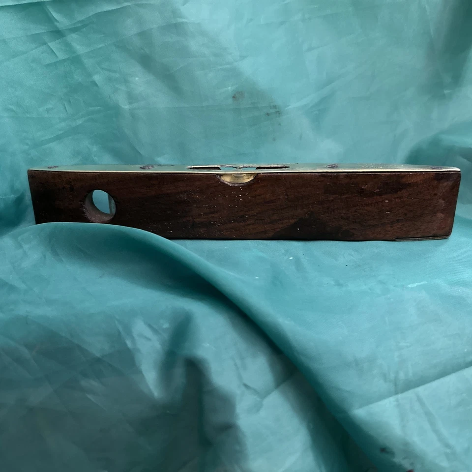 A 9” Spirit Level From Around 1900 In Mahogany & Brass. Not Sure Of The Small Gl - Image 2 of 4