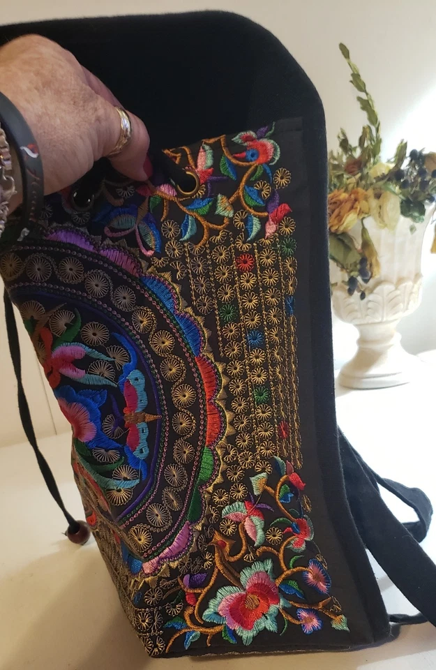 Mochila/monedero étnico bordado colorido Foto 3 de 4