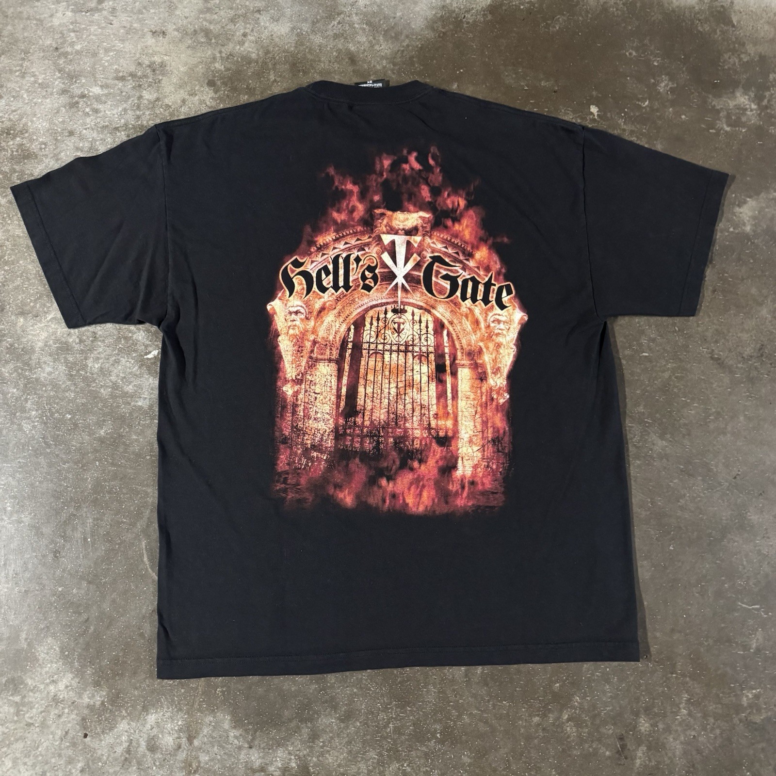 2007 WWE Undertaker Hells Gate Flame Graphic Shir… - image 2