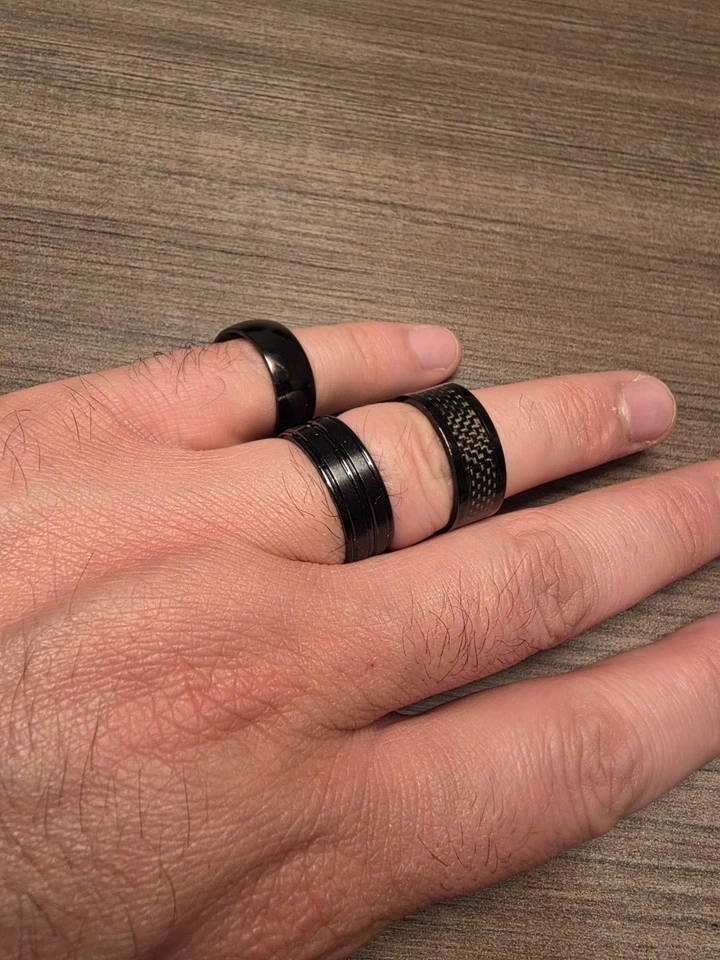 Lote de 3 Anillos Titanuim Negros Con Pulsera Magnética Negra Anillos 8" Talla 9 Foto 2 de 4