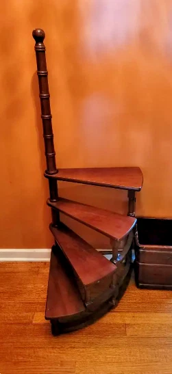 Elegancia victoriana: escalera/escalera de biblioteca espiral de madera vintage de 48" Foto 4 de 4
