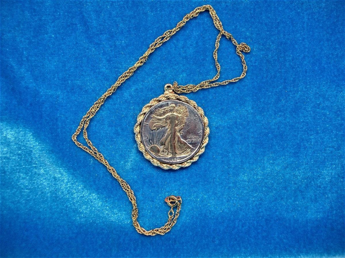1943 WALKING LIBERTY HALF DOLLAR W/ROPE BEZEL PENDANT & 22